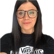 Laureata in sociologia e comunicazione, con master in business management offre lezioni private di filosofia, storia, letteratura e materie umanistiche in generale